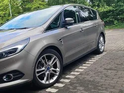 Grau Gebraucht 2017 Ford S-MAX Sport Van / Kleinbus | 22.500 € (Fairer Preis)