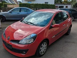 Rot Gebraucht 2009 Renault Clio II Limousine | 1.700 € (Fairer Preis)