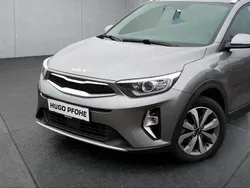 Grau Gebraucht 2024 Kia Stonic SUV | 19.849 € (Guter Preis)