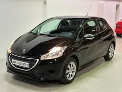 Schwarz Gebraucht 2013 Peugeot 208 Access Kleinwagen | 5.990 € (Fairer Preis)