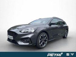 Grau Gebraucht 2020 Ford Focus ST-Line Limousine | 17.190 € (Fairer Preis)