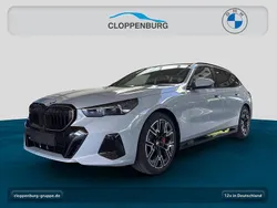 M brooklyn grau metallic Neu 2025 BMW 540 Performance Kombi | 79.260 € (Fairer Preis)