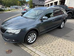 Grau Gebraucht 2015 Skoda Superb Ambition Kombi | 5.899 € (Guter Preis)