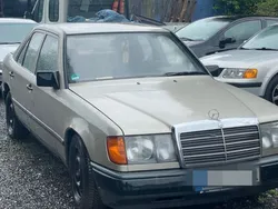 Grau Gebraucht 1987 Mercedes 230 Limousine | 1.200 €