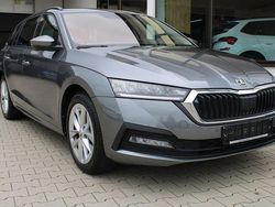 Grau Gebraucht 2024 Skoda Octavia Selection Kombi | 28.990 € (Fairer Preis)
