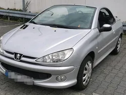 Silber Gebraucht 2003 Peugeot 206 CC Cabrio | 1.550 €