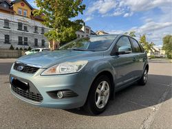 Grau Gebraucht 2009 Ford Focus Kleinwagen | 5.000 € (Etwas zu teuer)