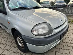 Silber Gebraucht 1999 Renault Clio II Limousine | 990 € (Guter Preis)