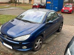 Blau Gebraucht 2005 Peugeot 206 CC Filou Cabrio | 2.485 € (Etwas zu teuer)