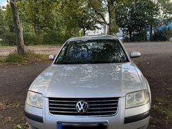 Silber Gebraucht 2001 VW Passat Kleinwagen | 3.000 € (Etwas zu teuer)