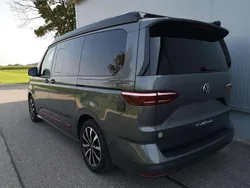 Indiumgrau metallic / dach schwarz Neu 2025 VW T7 Edition Van | 72.600 €