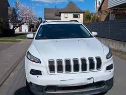 Weiß Gebraucht 2016 Jeep Cherokee SUV | 16.200 € (Etwas zu teuer)