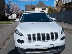 Weiß Gebraucht 2016 Jeep Cherokee SUV | 17.000 € (Etwas zu teuer)