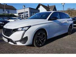 Okenitweiß (metallic) Gebraucht 2024 Peugeot 308 Allure Kombi | 26.800 € (Fairer Preis)