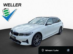 Weiss Gebraucht 2021 BMW 330e Sport Line Kombi | 30.900 € (Fairer Preis)