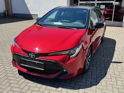 Karminarot metallic, dach schwarz Gebraucht 2020 Toyota Corolla Team Limousine | 20.490 € (Fairer Preis)