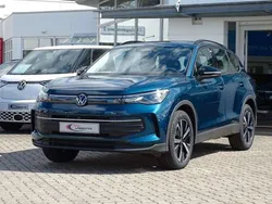 Nightshade blue metallic Gebraucht 2024 VW Tiguan Goal SUV | 39.990 €