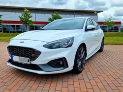 Weiß Gebraucht 2020 Ford Focus ST Limousine | 27.700 € (Fairer Preis)