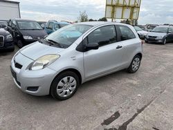 Grau Gebraucht 2010 Toyota Yaris Basis Kleinwagen | 1.899 € (Guter Preis)