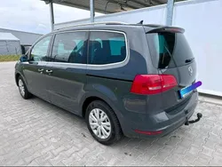 Grau Gebraucht 2015 VW Sharan Van / Kleinbus | 11.950 € (Guter Preis)