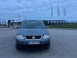 Grau Gebraucht 2006 VW Touran Van / Kleinbus | 2.997 € (Etwas zu teuer)
