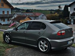 Grau Gebraucht 2004 Seat Leon Limousine | 1.700 € (Superpreis)