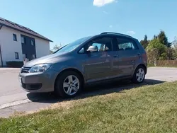 Grau Gebraucht 2009 VW Golf Plus Cross Comfortline Van / Kleinbus | 5.450 € (Teuer)