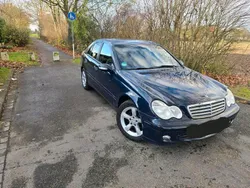 Grün Gebraucht 2004 Mercedes C220 Avantgarde Limousine | 2.850 €