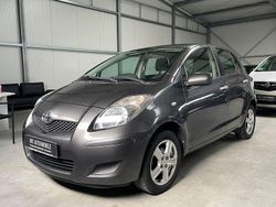 Grau Gebraucht 2011 Toyota Yaris Cool Limousine | 5.988 € (Teuer)