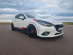 Weiß Gebraucht 2015 Mazda 3 Sports-Line Limousine | 10.000 € (Fairer Preis)