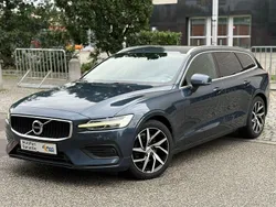 Blau Gebraucht 2019 Volvo V60 Momentum Kombi | 11.590 €