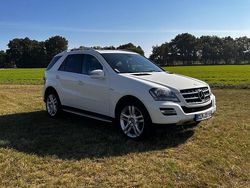 Weiß Gebraucht 2011 Mercedes 300 Edition SUV | 13.200 €