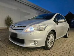Silber Gebraucht 2011 Toyota Auris Limousine | 4.000 € (Fairer Preis)