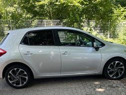Silber Gebraucht 2011 Toyota Auris Hybrid Executive Limousine | 9.500 € (Guter Preis)