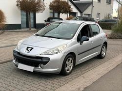 Silber Gebraucht 2007 Peugeot 207 Limousine | 1.900 €