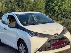 Weiß Gebraucht 2016 Toyota Aygo Kleinwagen | 6.900 € (Guter Preis)