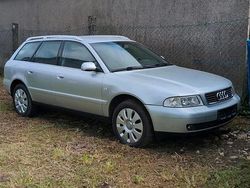 Silber Gebraucht 2000 Audi A4 Kombi | 3.150 €