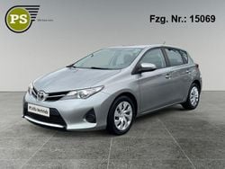 Grau Gebraucht 2015 Toyota Auris Cool Limousine | 6.480 € (Guter Preis)
