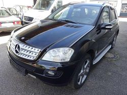 Schwarz unilack Gebraucht 2006 Mercedes ML320 SUV | 13.900 €