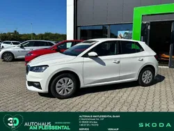 Weiß Gebraucht 2024 Skoda Fabia Selection Limousine | 18.980 € (Fairer Preis)
