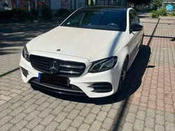 Weiß Gebraucht 2018 Mercedes E220 AMG line Limousine | 30.500 € (Fairer Preis)