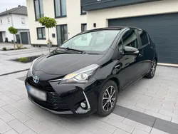 Schwarz Gebraucht 2018 Toyota Yaris Hybrid Kleinwagen | 14.500 € (Fairer Preis)