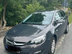 Grau Gebraucht 2016 Opel Astra Edition Kombi | 5.900 € (Guter Preis)
