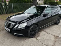 Schwarz Gebraucht 2011 Mercedes E350 Avantgarde Kombi | 6.999 €