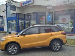 Gelb Neu 2025 Suzuki Vitara Comfort SUV | 27.490 € (Etwas zu teuer)