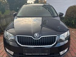 Schwarz Gebraucht 2014 Skoda Octavia Ambition Kombi | 6.300 €