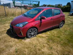 Rot Gebraucht 2018 Toyota Yaris Hybrid Kleinwagen | 12.790 € (Guter Preis)