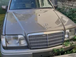 Grau Gebraucht 1994 Mercedes 220 Limousine | 3.499 €