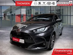 Grau Gebraucht 2024 Toyota Yaris Hybrid Style Limousine | 27.585 € (Fairer Preis)