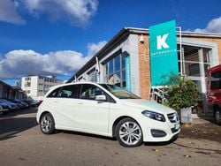 Weiß Gebraucht 2015 Mercedes B180 Urban Van / Kleinbus | 15.970 € (Fairer Preis)